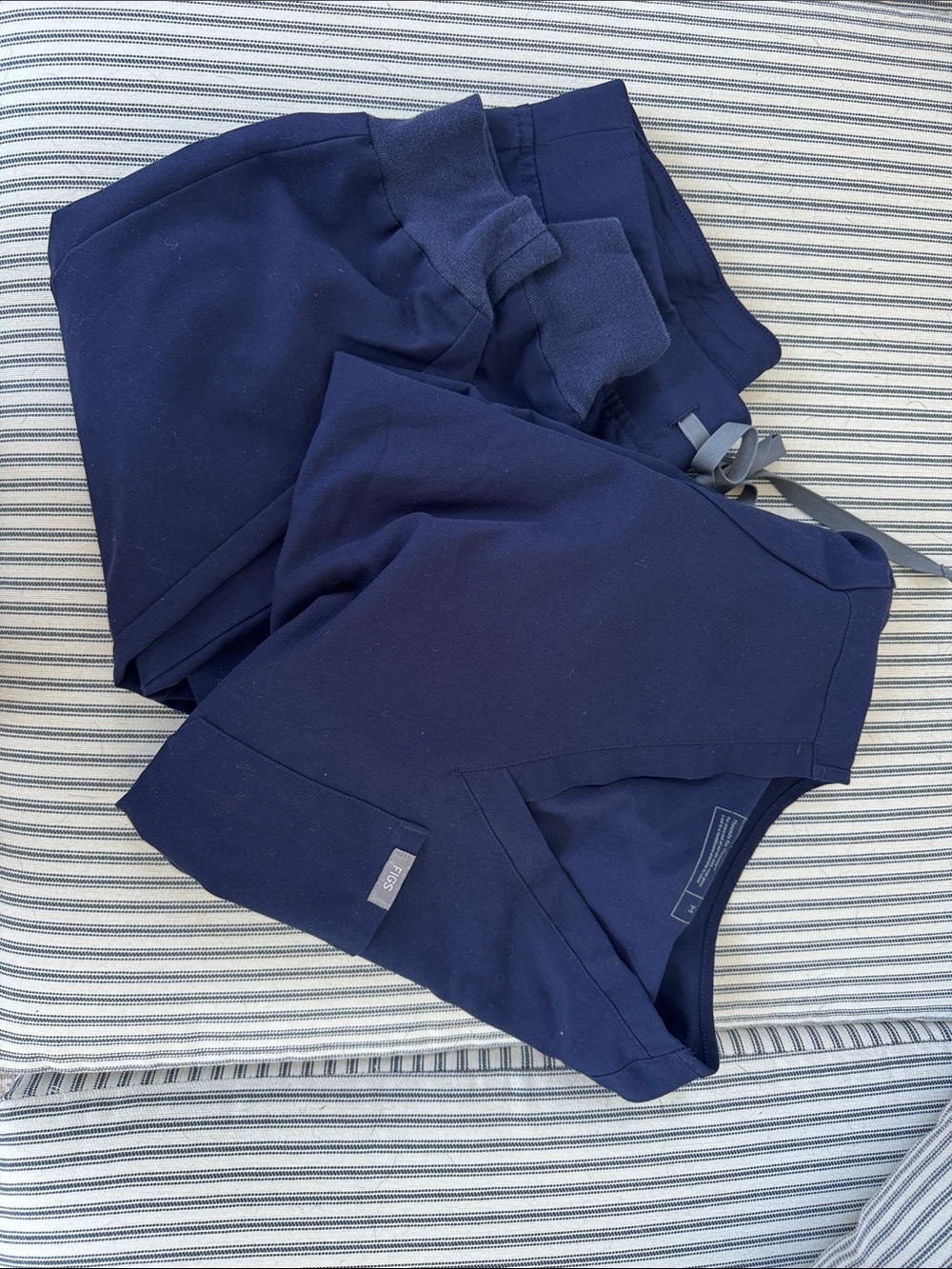 Figs women’s Navy Blue technical jogger scrub set